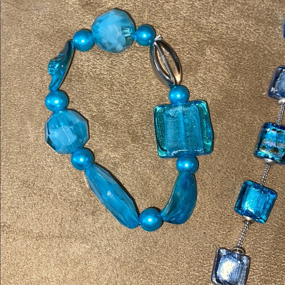 💎 AQUA COLORED BEAUTIFUL GLASS BEADED NECKLACE 💎 - Picture 2 of 4